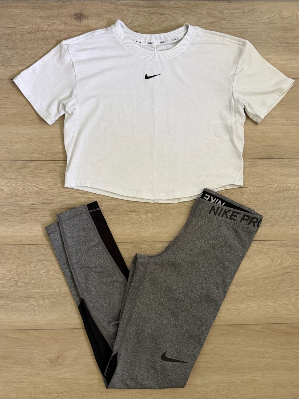 Nike Dri-FIT Crop Top & Nike Pro Leggings 2-Piece Set Gray White XGS